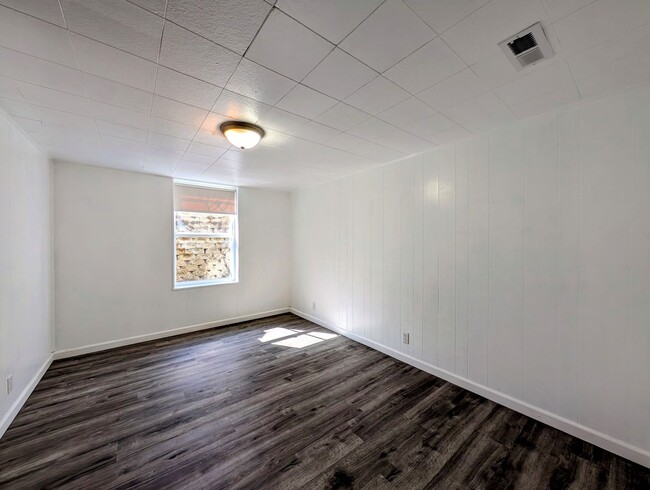 Building Photo - Low maintenance 3 bedroom!