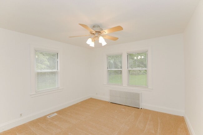 Building Photo - Beautiful Lake Home Rental in Norfolk!