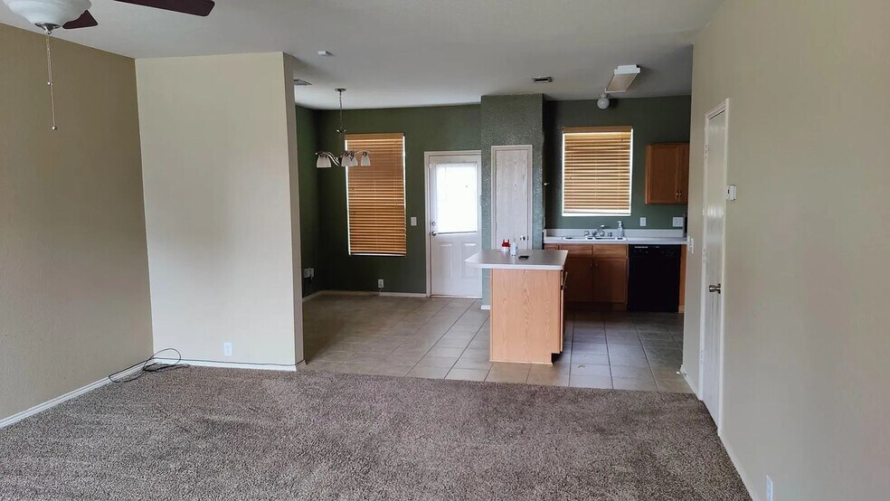 Building Photo - 2601 Tilden Dr