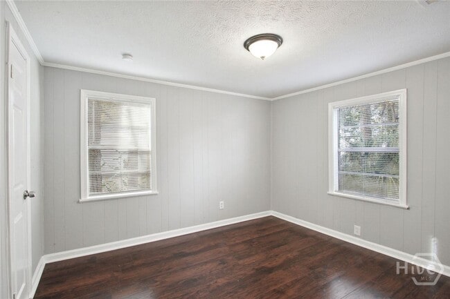 Building Photo - 1001 Treat