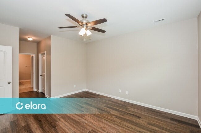 Building Photo - 215 Village Springs Dr