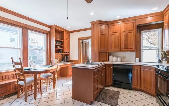 Building Photo - Spacious 4-Bedroom Home with Sunroom, Garage & Private Driveway!