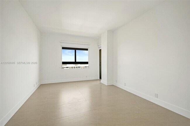 Building Photo - 251 Crandon Blvd
