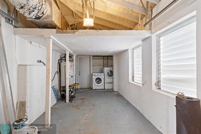 Building Photo - 510 SW 11th Ct