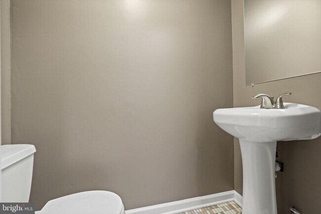 Building Photo - 5863 Jackson Oak Ct