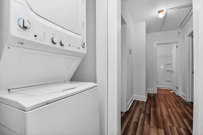 Building Photo - Charming 2BR Home Near Uptown Charlotte