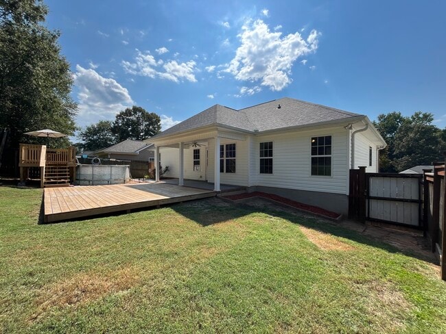 Building Photo - 107 Vanessa Dr