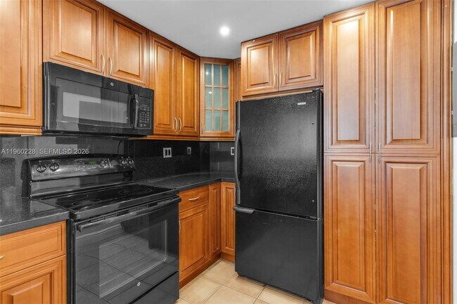 Building Photo - 1901 Brickell Ave