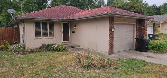 Building Photo - 1022 W Catalpa St