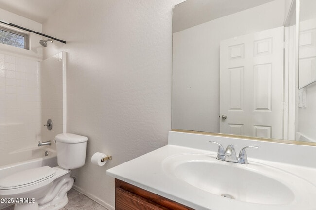 Building Photo - 608 W Rattlesnake Pl