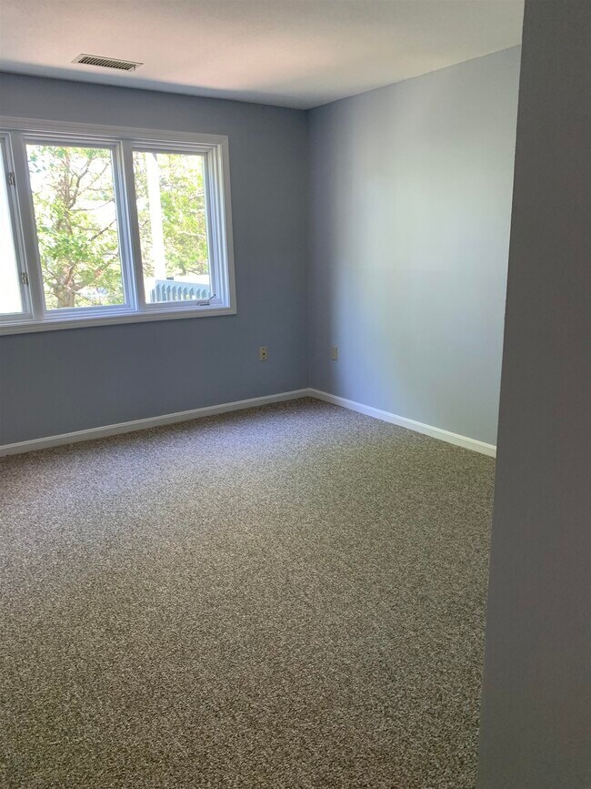 Building Photo - 30 Ledgewood Hills Dr