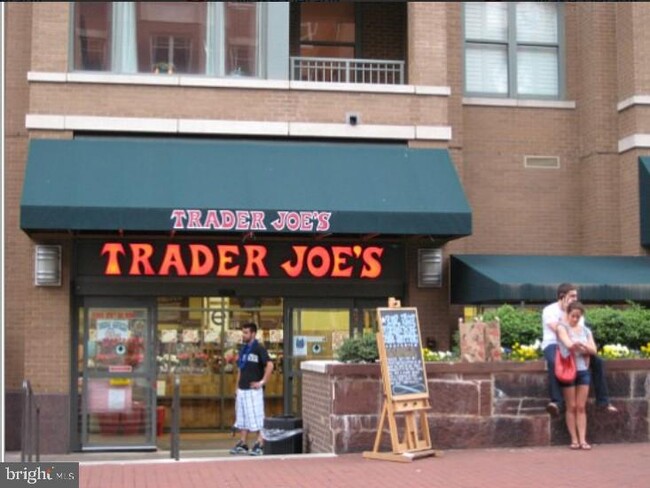 Building Photo - 1010 25th St NW