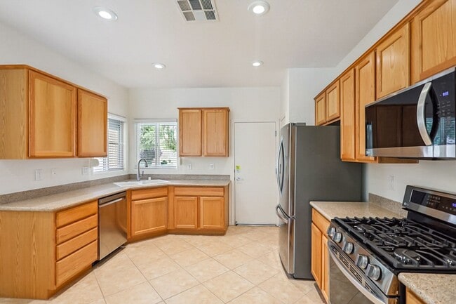 Building Photo - 55+, Age Restricted, 2 Bed, 2 Bath, Single...