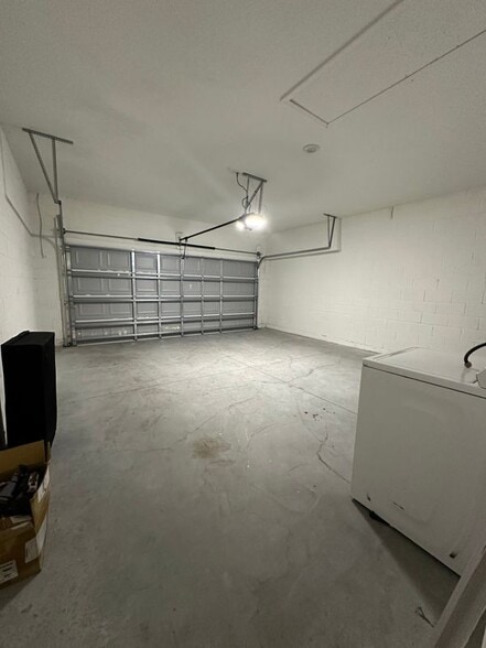 Building Photo - 9750 SW 42nd Ave