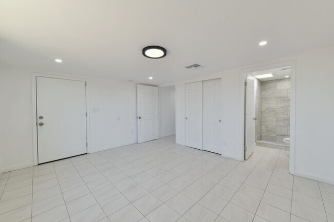 Building Photo - 5201 E 28th St