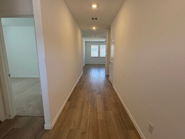 Building Photo - Cute Newer 3-2-2 Princeton!