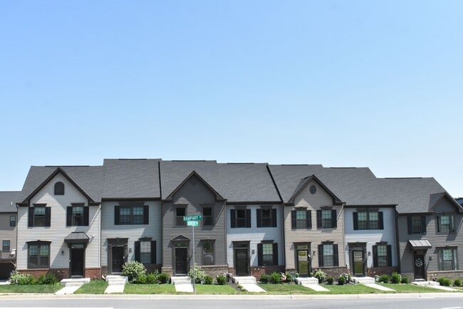Building Photo - Fantastic Fredericksburg Townhome!
