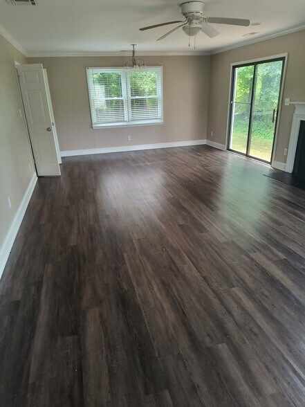 Building Photo - 245 Guinevere Ct
