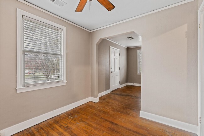 Building Photo - 3684 Marion Ave