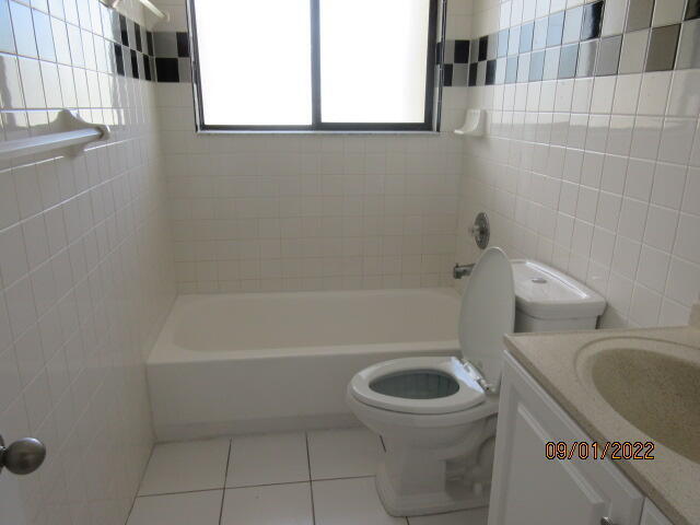 Building Photo - 11384 Royal Palm Blvd