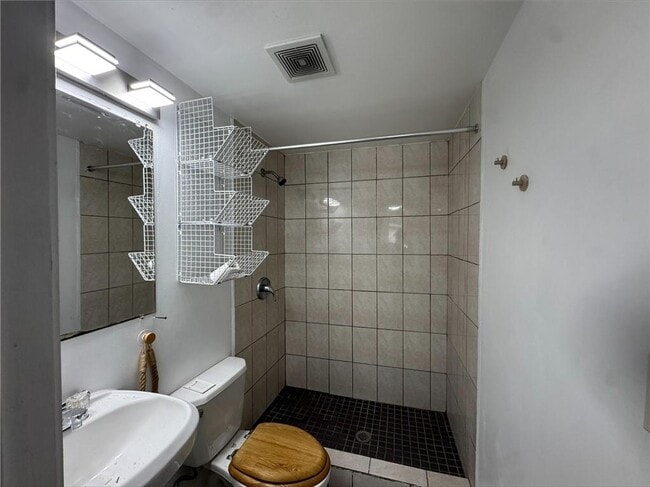 Building Photo - 956 Slash Pine Rd