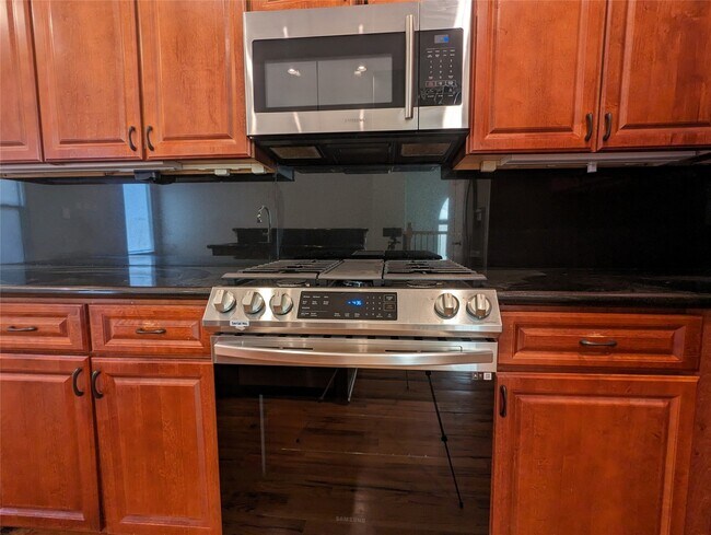 Building Photo - 330 Cage St