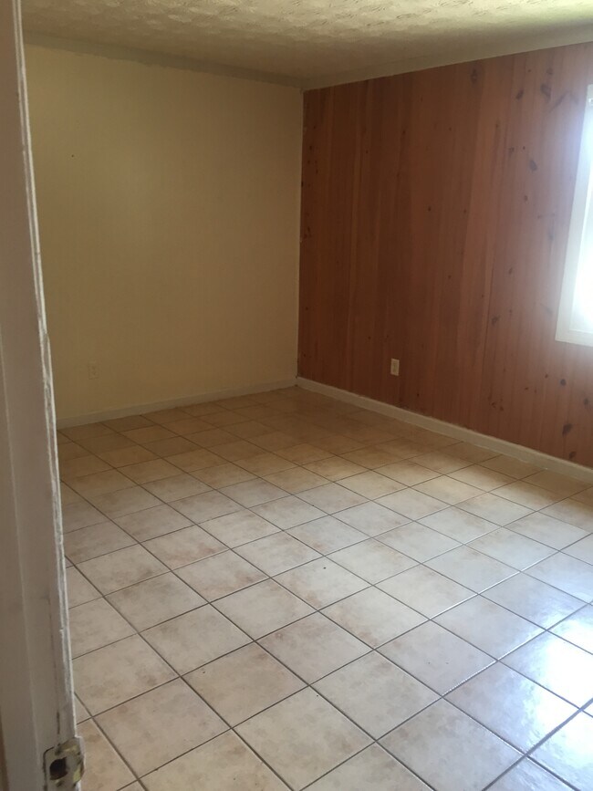 Building Photo - 230 Wood Ave