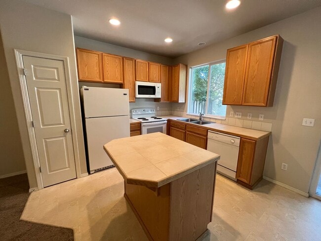 Building Photo - 4353 SE Chelsea Ln