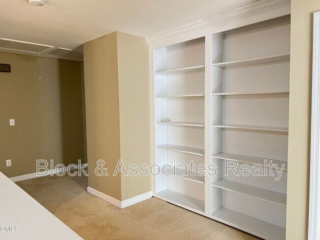 Building Photo - 936 Bentbury Way