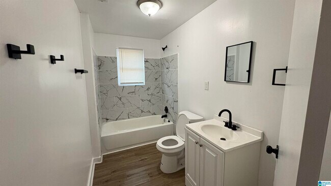 Building Photo - 1310 Steiner Ave SW