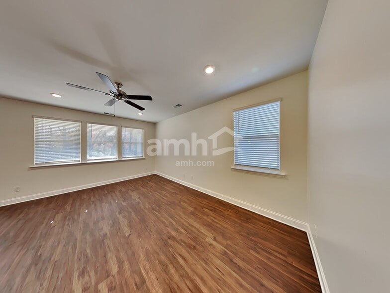 Building Photo - 606 Rivermist Dr