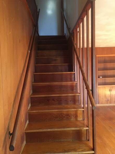 Building Photo - 403 Marlington St