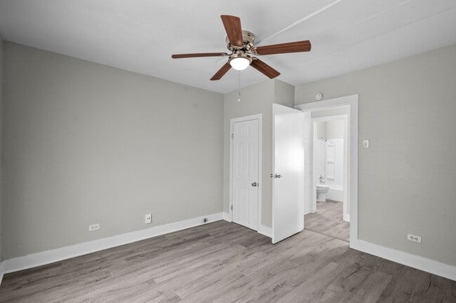 Building Photo - Lovely 1 Bedroom / 1 Bath