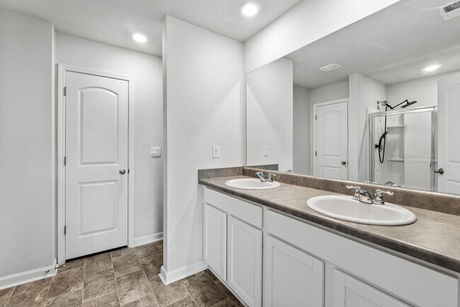 Building Photo - 4343 Newland St