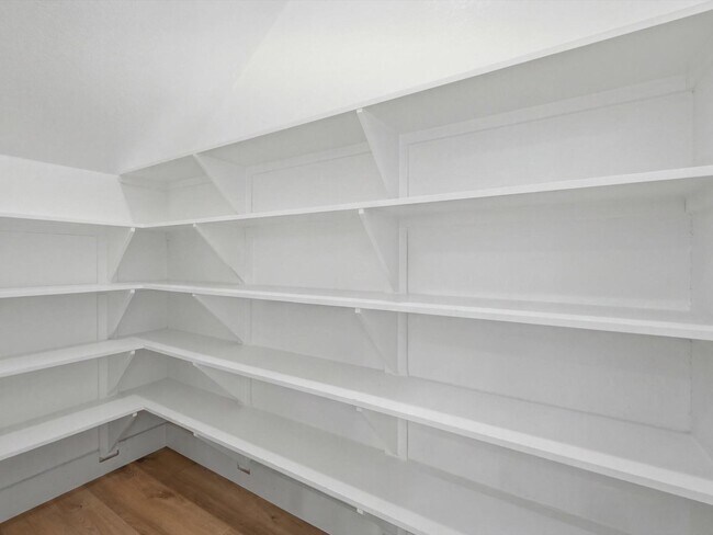 Building Photo - 2022 Wavell St