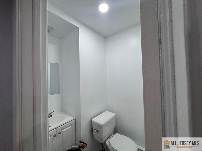 Building Photo - 33 Mercer St