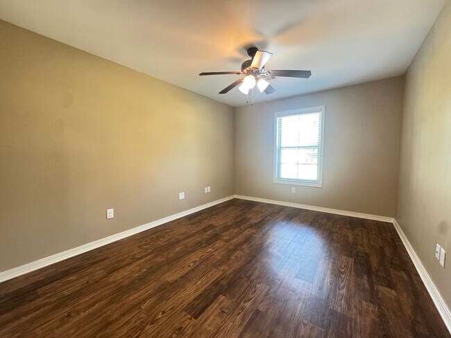 Building Photo - 3 Bed 2 Bath Townhouse in Ruston!