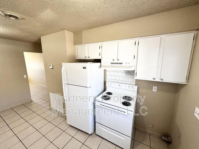 Building Photo - 97 N Pine Ave
