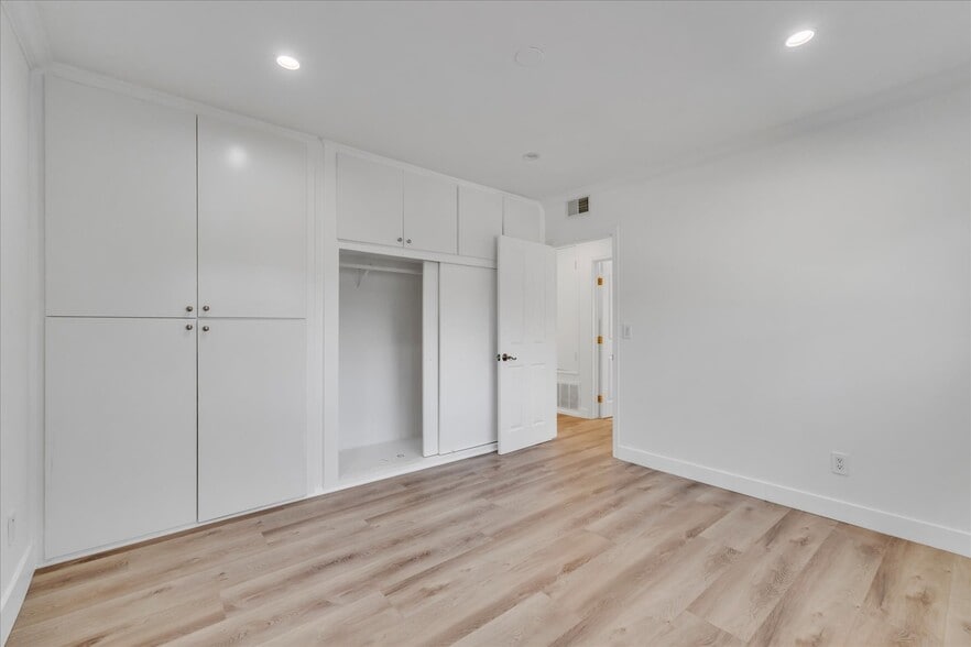 Building Photo - 8201 Clemens Ave