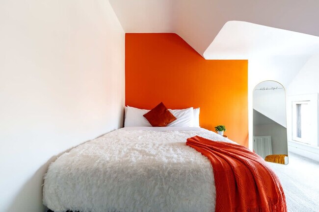 Building Photo - 313 W 4th Ave