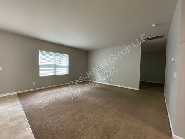 Building Photo - 9143 Magnolia Lily Ave