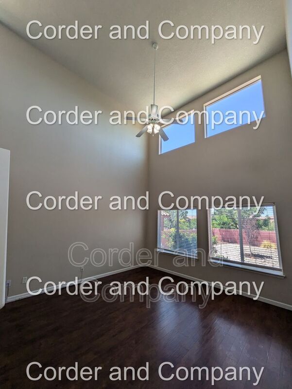 Building Photo - 317 Loma Linda Loop NE