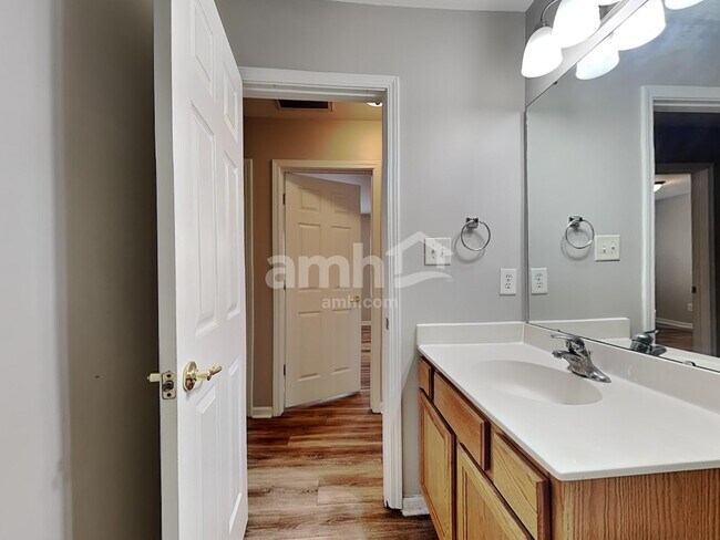 Building Photo - 3357 Hawick Commons Dr
