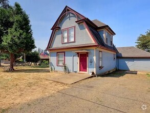 Building Photo - Vintage home on 6th Street