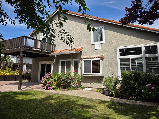 Building Photo - RANCH SOLANO
