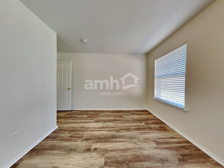 Building Photo - 333 Rock Hill Dr