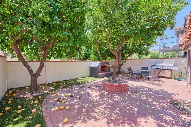 Building Photo - Fully Furnished Villa in Gated Paradise Va...