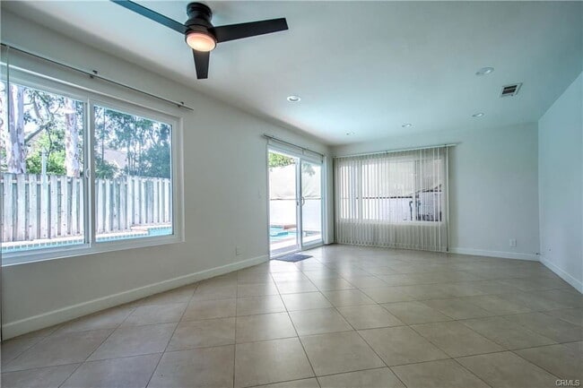 Building Photo - 23925 Copenhagen St