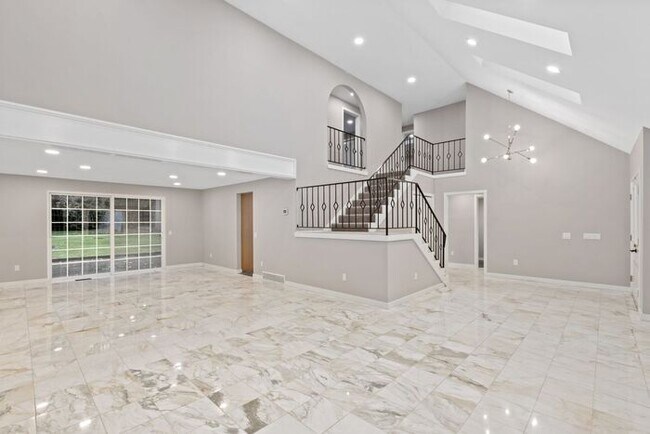 Building Photo - Stunning Private AIR CONDITIONED Dream Home in Coveted Bridal Trails