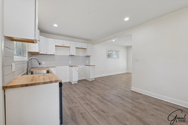 Building Photo - $1300 - Renovated 3 Bedroom
